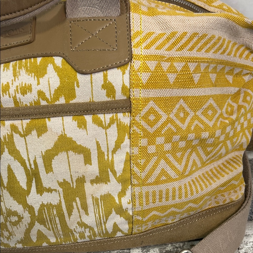 TOMS Weekender Medium Duffel Bag Gold Green Stripes Ikat Pattern Shoulder Strap - Picture 6 of 15